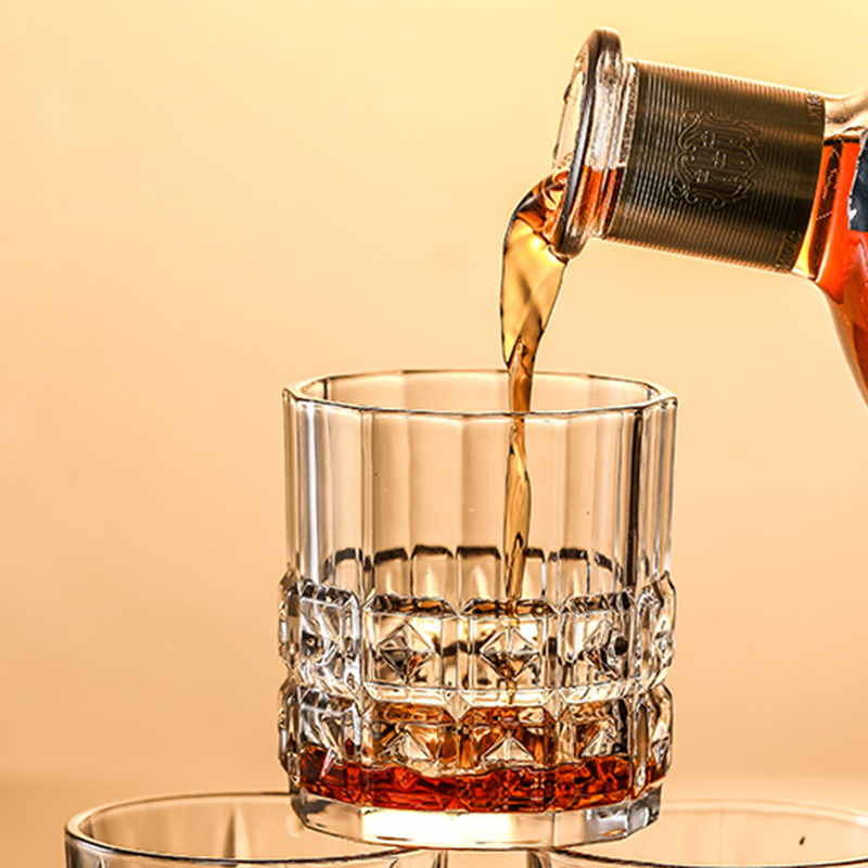 Verschillende glazen bekers Wh - Is Wine And Beer Difference recensie en prijs